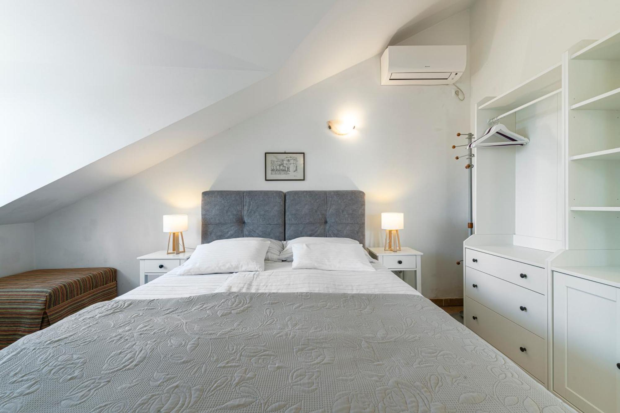 Guest house Elly 3*